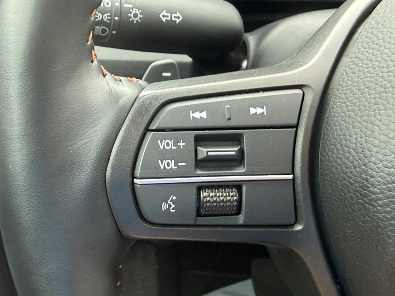 Honda CR-V Hybrid Vehicle Full-screen Gallery Image 15