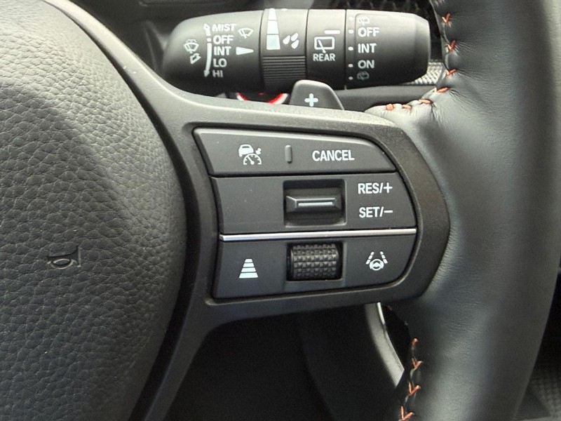 Honda CR-V Hybrid Vehicle Full-screen Gallery Image 16