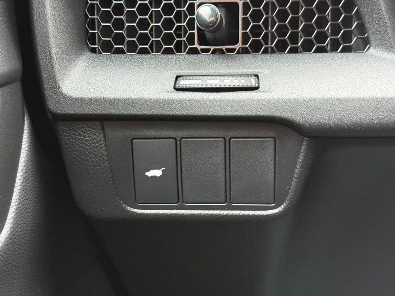 Honda CR-V Hybrid Vehicle Full-screen Gallery Image 21
