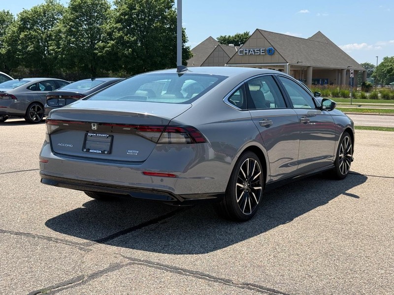 Honda Accord Hybrid Vehicle Image 3