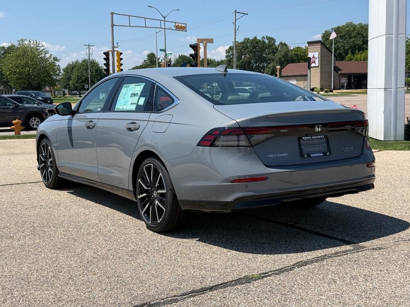 Honda Accord Hybrid Vehicle Image 5