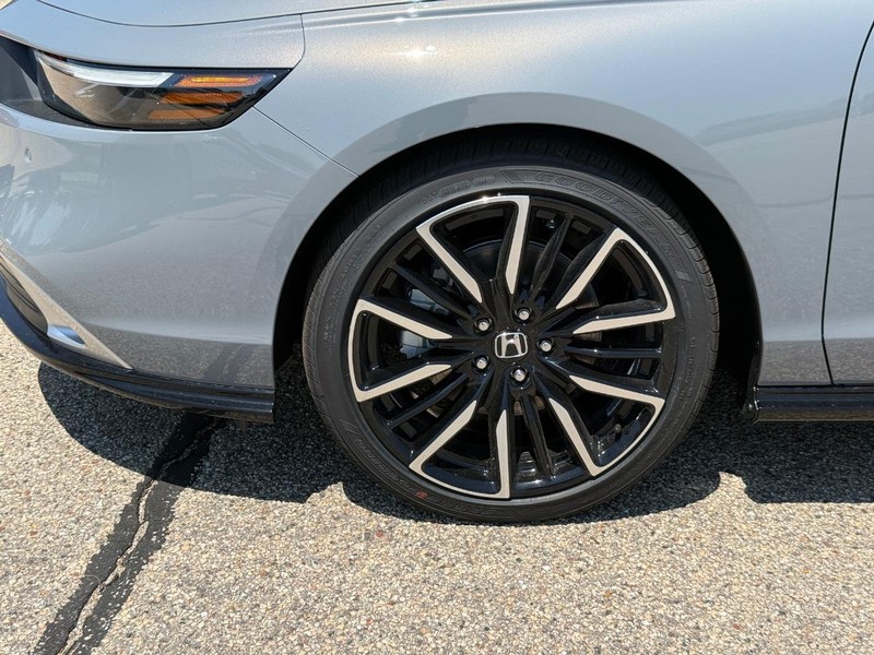 Honda Accord Hybrid Vehicle Image 6