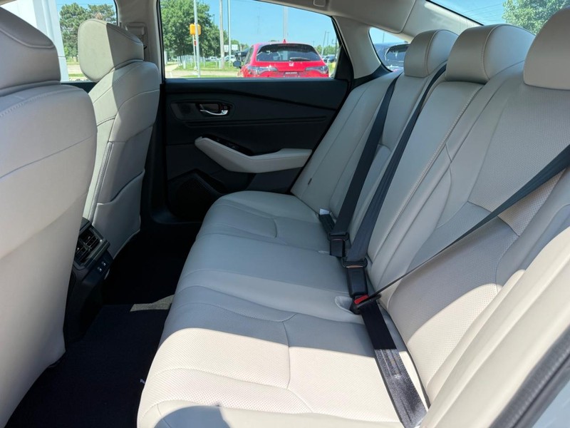 Honda Accord Hybrid Vehicle Image 9