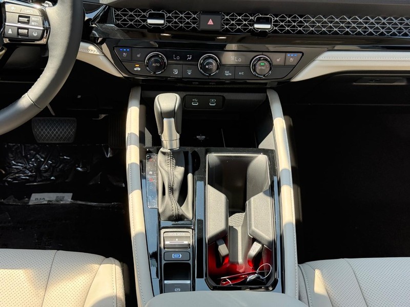 Honda Accord Hybrid Vehicle Image 12