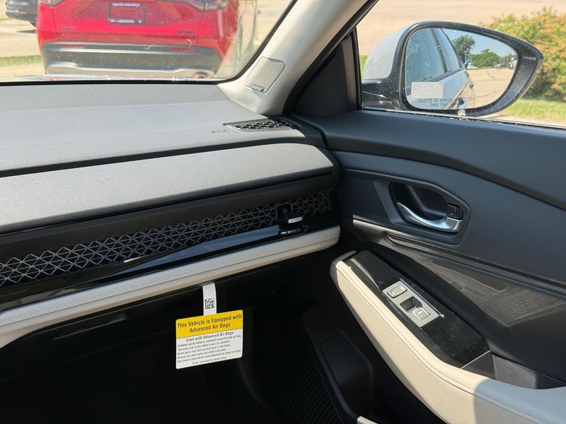 Honda Accord Hybrid Vehicle Image 14
