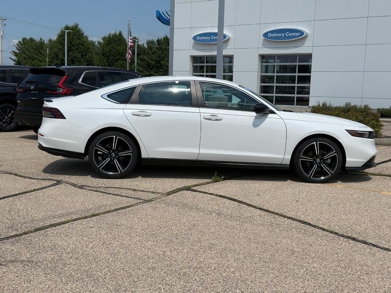 Honda Accord Hybrid Vehicle Image 2