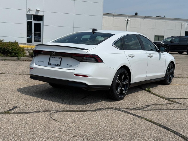 Honda Accord Hybrid Vehicle Image 3