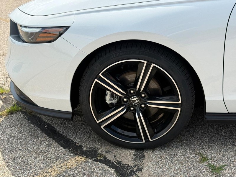 Honda Accord Hybrid Vehicle Image 6