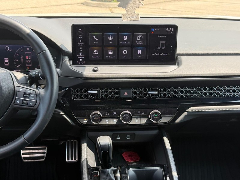 Honda Accord Hybrid Vehicle Image 11