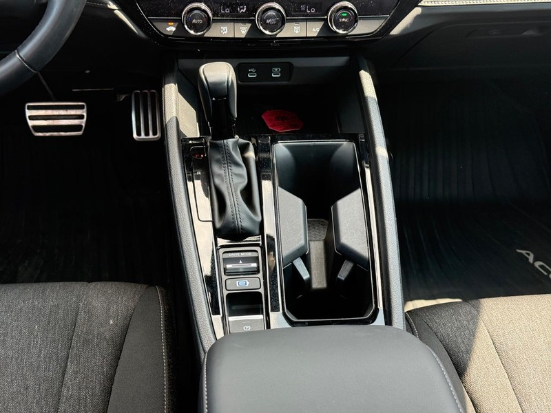 Honda Accord Hybrid Vehicle Image 12