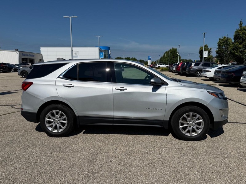Chevrolet Equinox Vehicle Full-screen Gallery Image 02