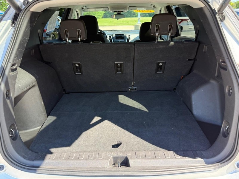 Chevrolet Equinox Vehicle Full-screen Gallery Image 05