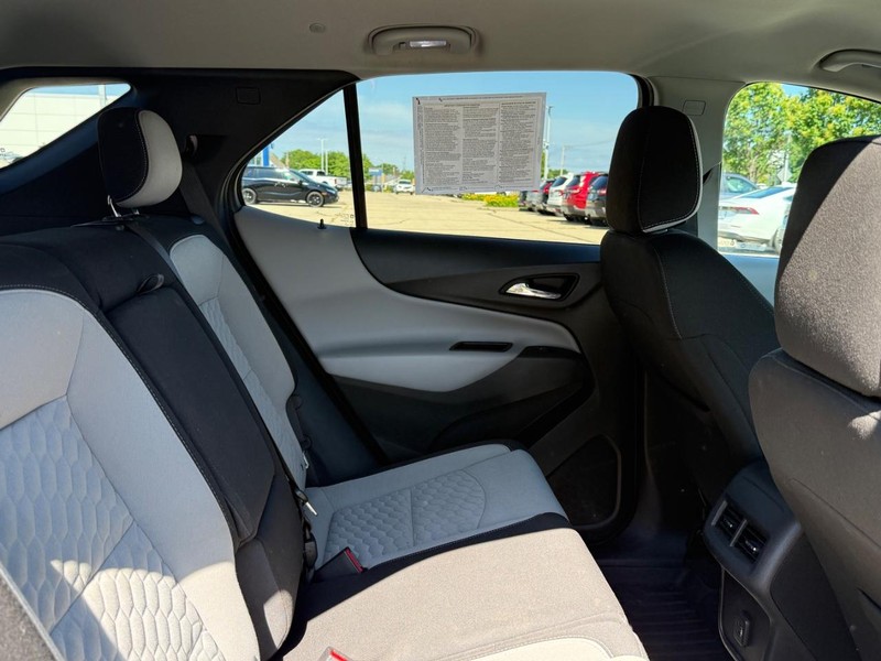 Chevrolet Equinox Vehicle Full-screen Gallery Image 10