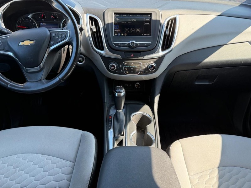 Chevrolet Equinox Vehicle Full-screen Gallery Image 11
