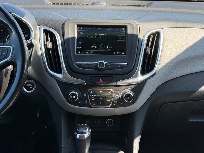 Chevrolet Equinox Vehicle Full-screen Gallery Image 12