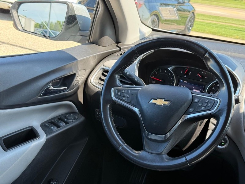 Chevrolet Equinox Vehicle Full-screen Gallery Image 14