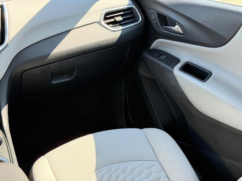 Chevrolet Equinox Vehicle Full-screen Gallery Image 15