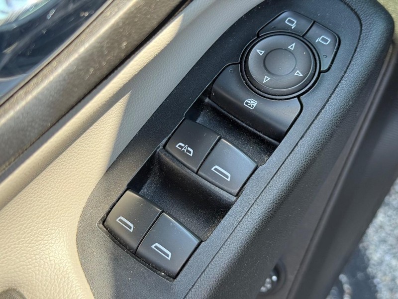 Chevrolet Equinox Vehicle Full-screen Gallery Image 20