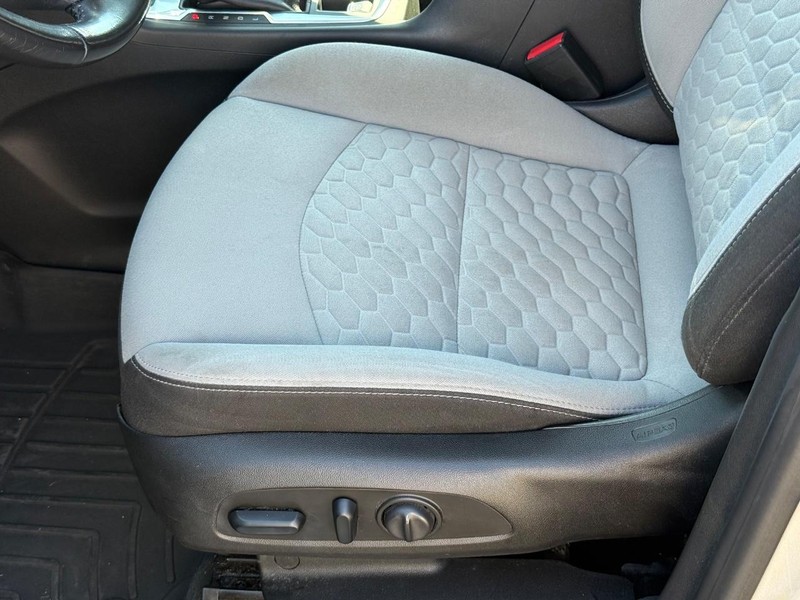 Chevrolet Equinox Vehicle Full-screen Gallery Image 21