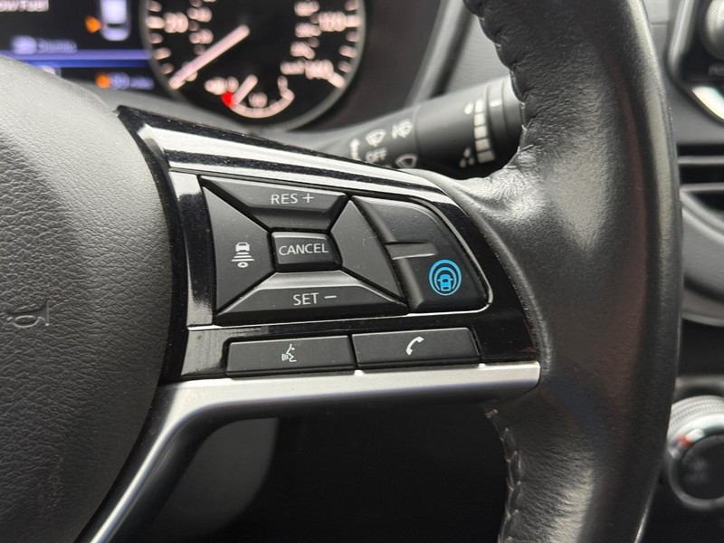 Nissan Altima Vehicle Full-screen Gallery Image 16
