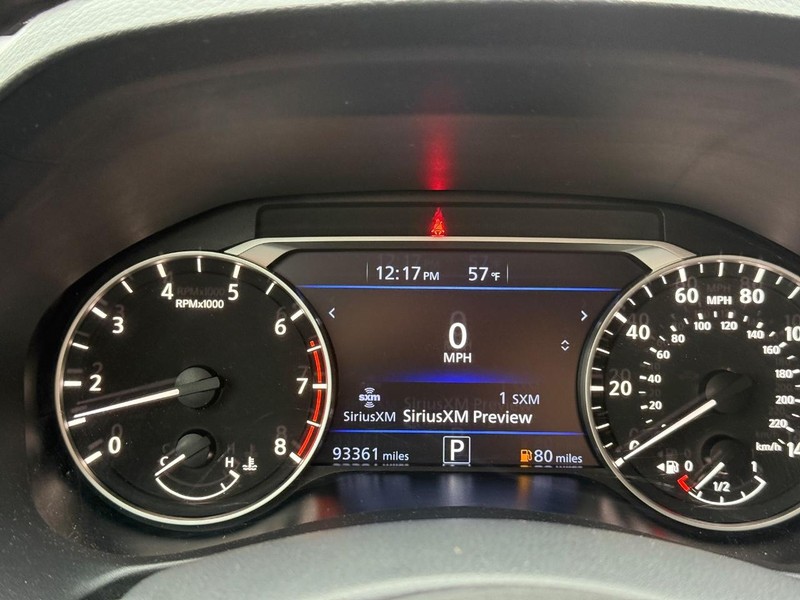 Nissan Altima Vehicle Full-screen Gallery Image 17