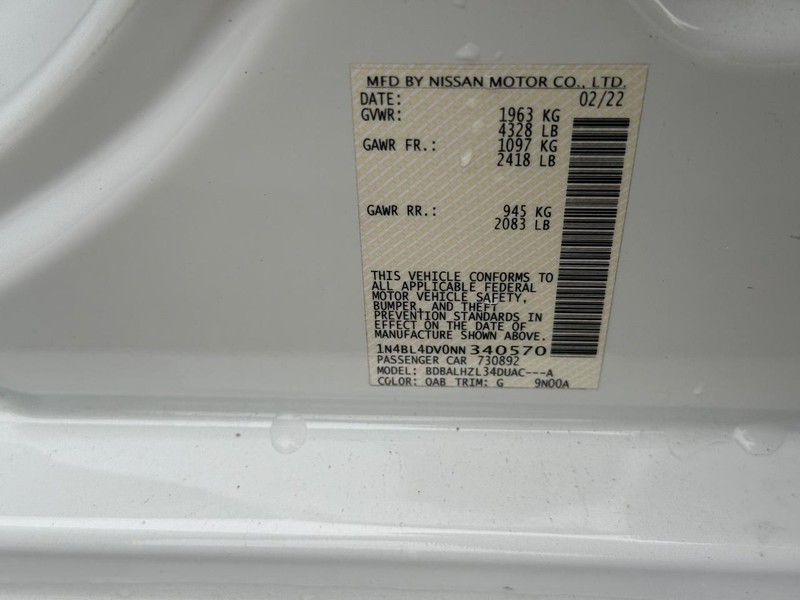 Nissan Altima Vehicle Full-screen Gallery Image 22