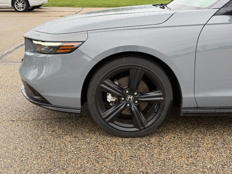 Honda Accord Hybrid Vehicle Image 6