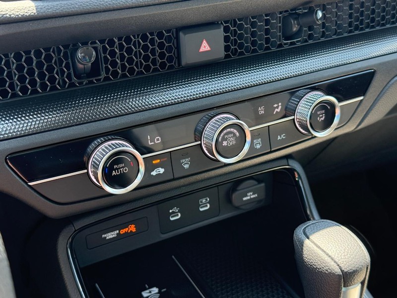 Honda CR-V Vehicle Image 19