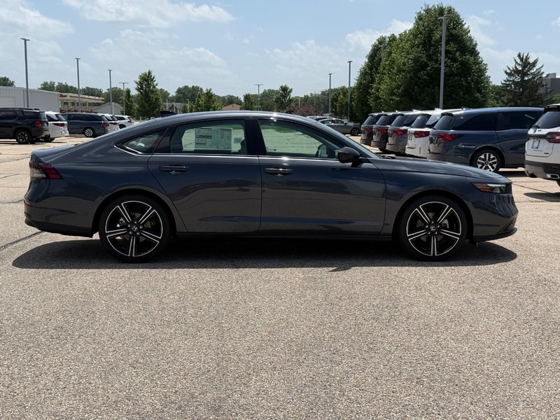 Honda Accord Sedan Vehicle Image 2
