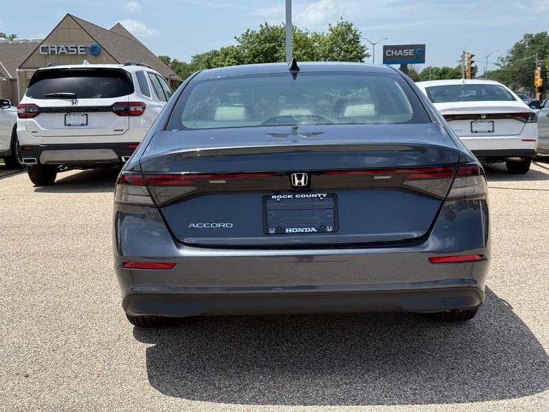Honda Accord Sedan Vehicle Image 4