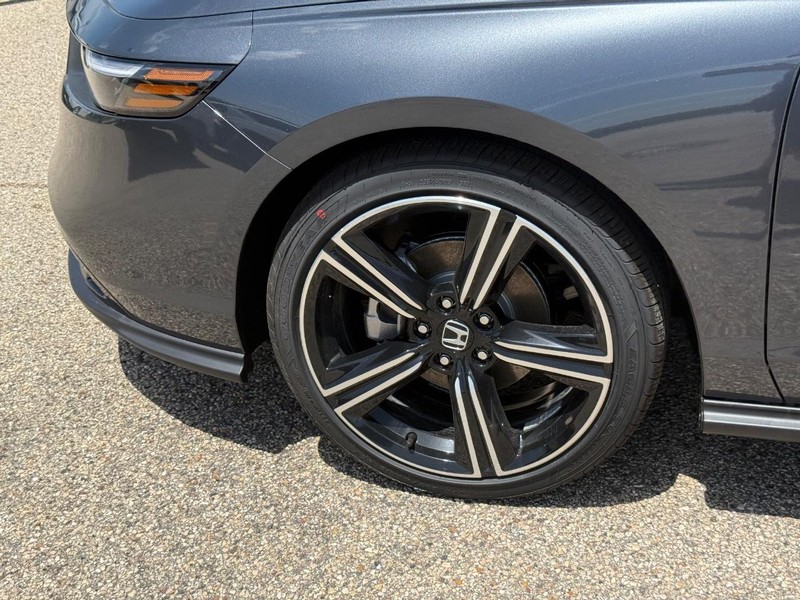 Honda Accord Sedan Vehicle Image 6
