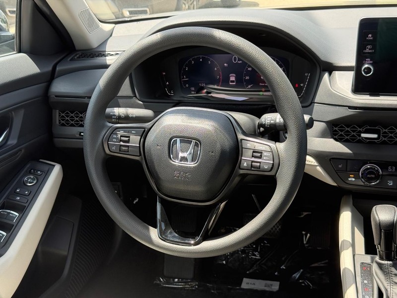 Honda Accord Sedan Vehicle Image 13