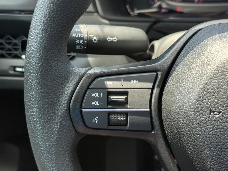 Honda Accord Sedan Vehicle Image 15