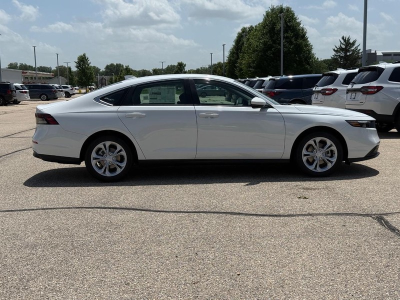 Honda Accord Sedan Vehicle Image 2