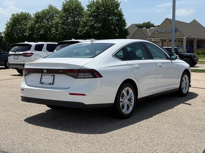 Honda Accord Sedan Vehicle Image 3