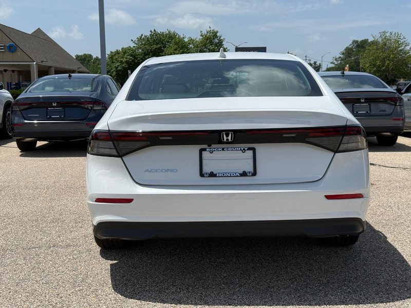 Honda Accord Sedan Vehicle Image 4