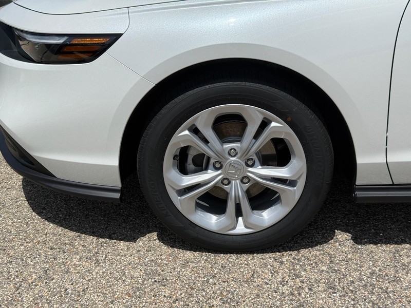 Honda Accord Sedan Vehicle Image 6