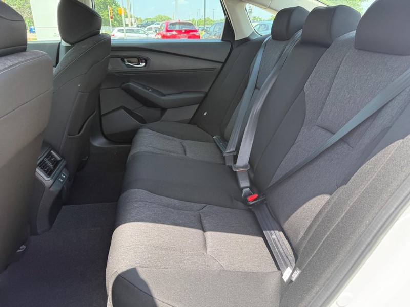 Honda Accord Sedan Vehicle Image 9
