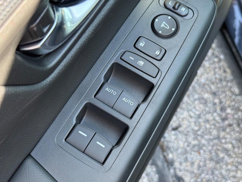 Honda CR-V Vehicle Image 15