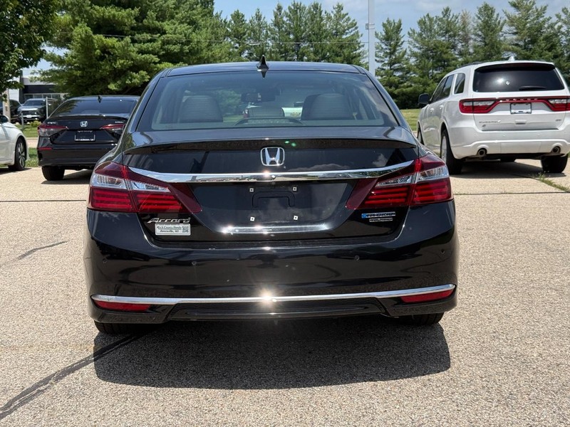 Honda Accord Hybrid Vehicle Image 4