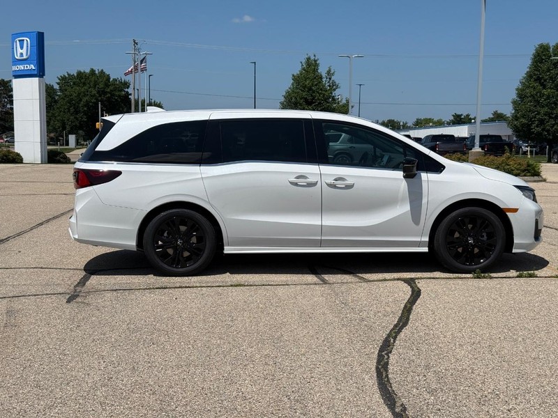 Honda Odyssey Vehicle Image 2