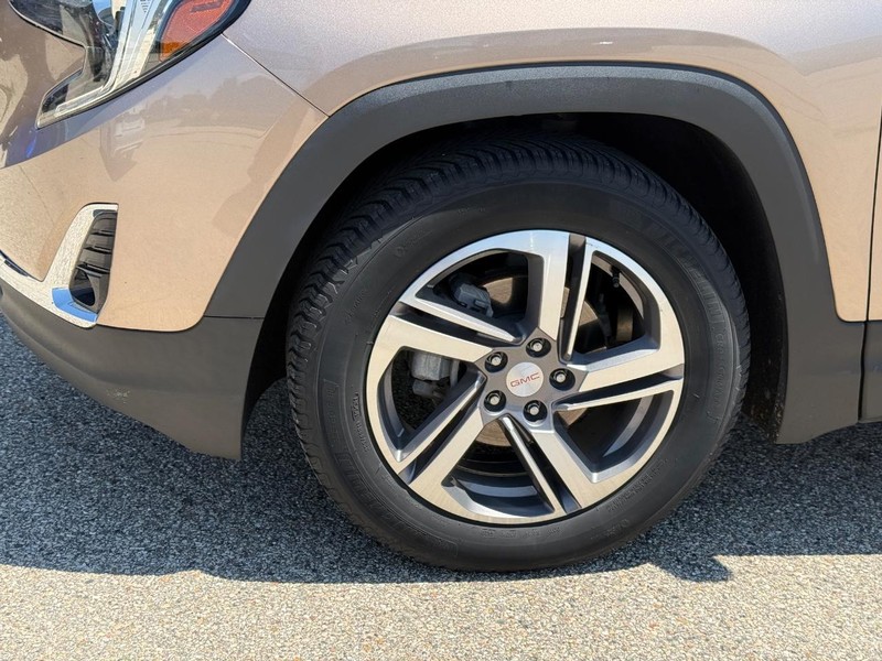GMC Terrain Vehicle Full-screen Gallery Image 06