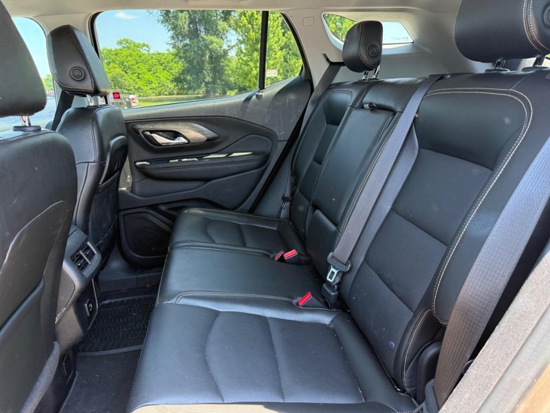 GMC Terrain Vehicle Full-screen Gallery Image 09