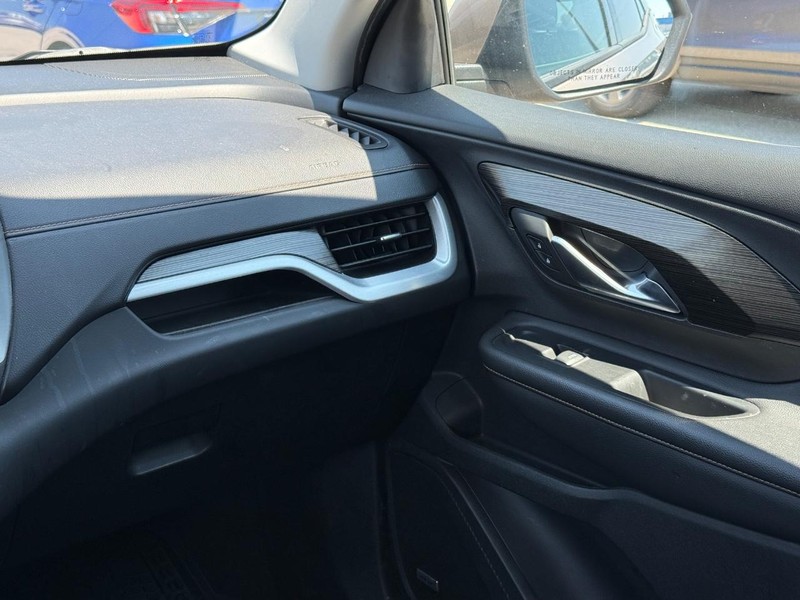 GMC Terrain Vehicle Full-screen Gallery Image 14