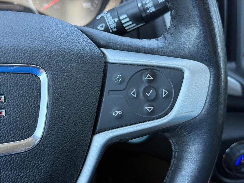 GMC Terrain Vehicle Full-screen Gallery Image 16