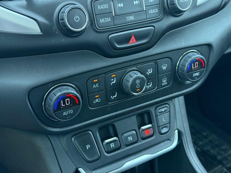 GMC Terrain Vehicle Full-screen Gallery Image 19