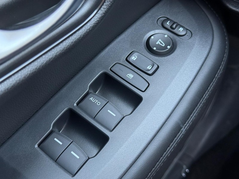 Honda HR-V Vehicle Image 19
