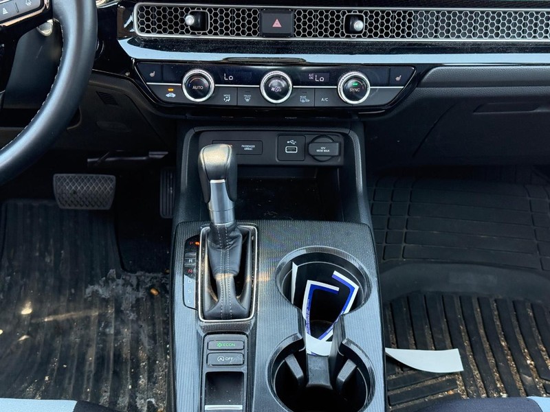 Honda Civic Sedan Vehicle Image 12