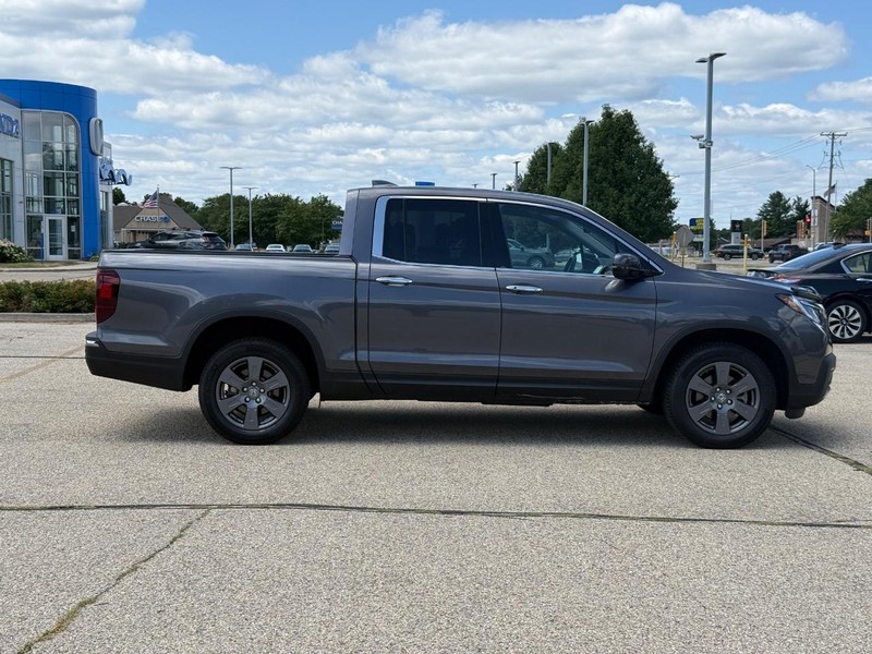 Honda Ridgeline Vehicle Full-screen Gallery Image 02