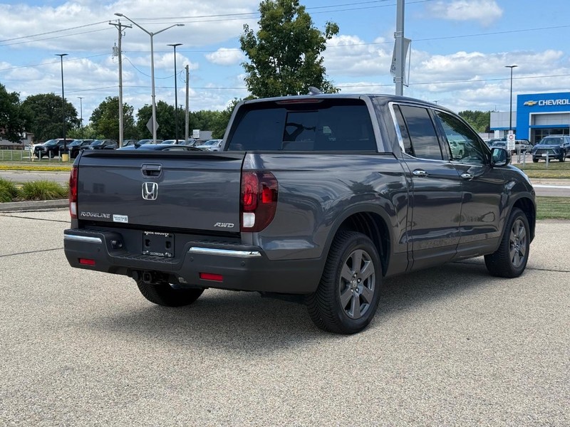Honda Ridgeline Vehicle Full-screen Gallery Image 03